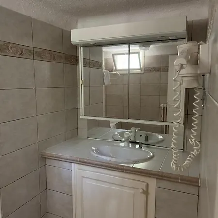 Le Robinson Hotel 3*